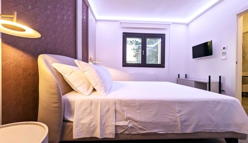 Deluxe Suite, Courtyard View