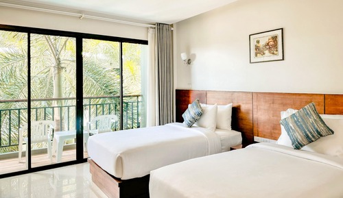 Superior Room, Pool View