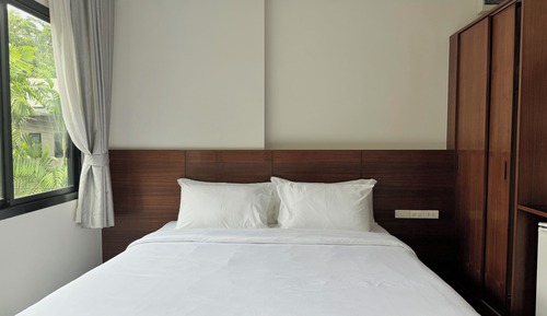 Standard Room, Bathtub