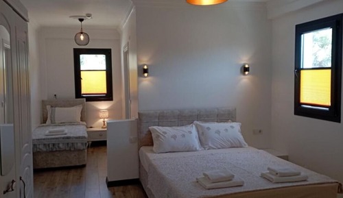 Deluxe Triple Room, City View