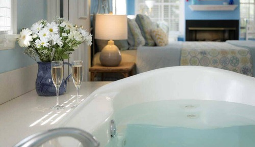 Cottage, 1 King Bed, Jetted Tub, City View