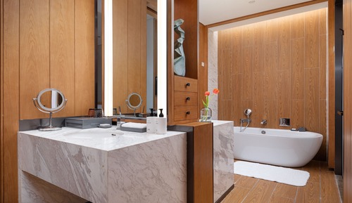 Classic Room, 1 King Bed, Club Lounge Access