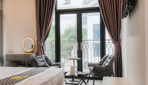 Deluxe Studio Suite, City View