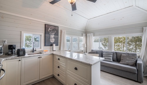 Classic Bungalow, Lake View