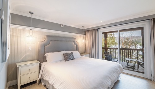 Classic Room, 1 King Bed, Balcony, Lake View