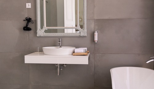 Honeymoon Room, City View