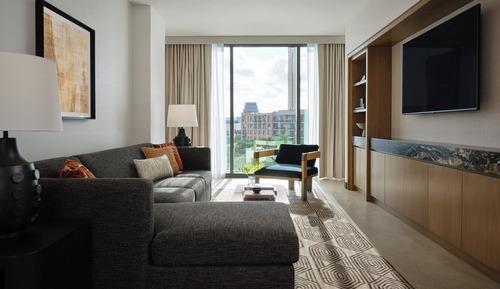 Suite, 1 King Bed (Hemisfair)