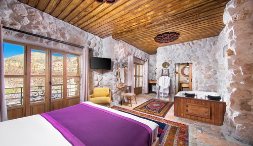 Luxury Suite, Bathtub, Valley View