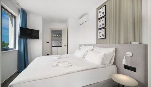 PREMIUM SUITE