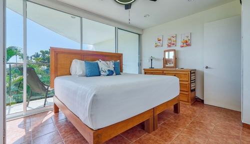 Traditional Apartment, Balcony, Garden View