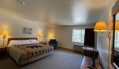 Standard King With Jetted Tub