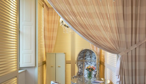 DELUXE ROOM (Mountain or Lake view)