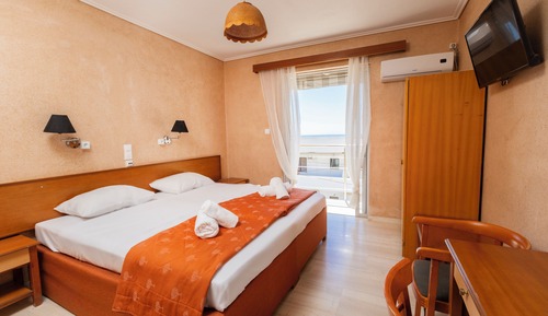 Standard Double Room, Kitchen, Partial Sea View