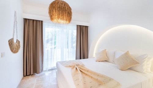 Deluxe Ground Room