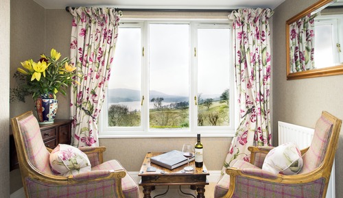 Junior Room, Lake View