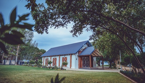 Deluxe Room, 1 Queen Bed, Patio, Garden View