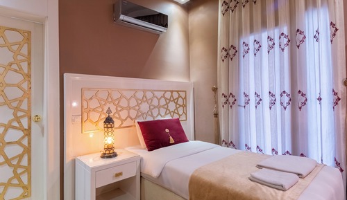 Economy Room