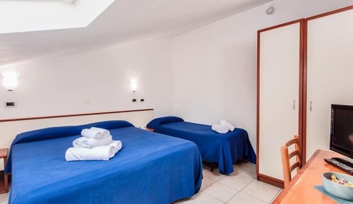 Camera Economy Tripla Mansardata