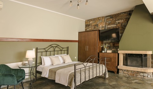 Superior Suite, 1 Bedroom, Partial Sea View