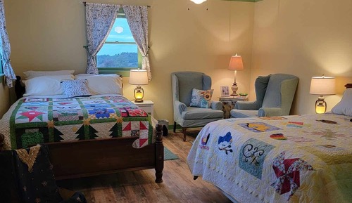 Strawberry Moon Room