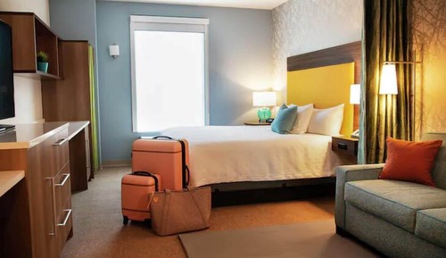 Suite, 1 King Bed, Accessible (Roll-In Shower)