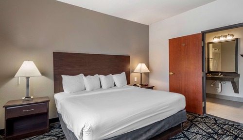 Suite, 1 King Bed, Accessible, Bathtub