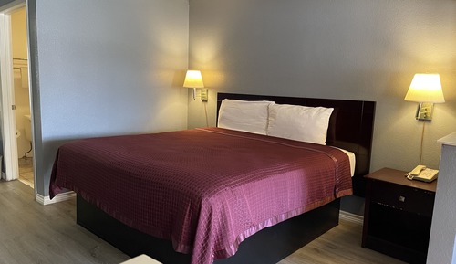 Room, 1 King Bed, Smoking