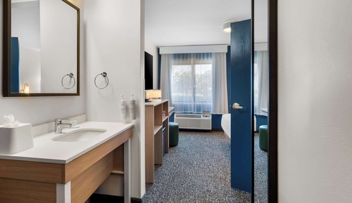 Room, 1 Queen Bed, Accessible Bathtub