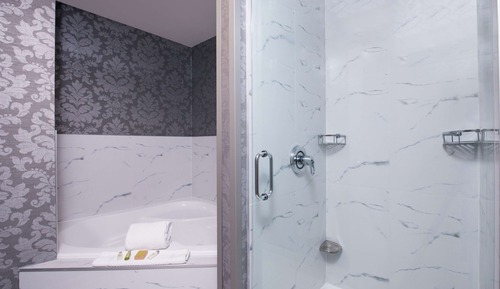 Suite, 1 King Bed w/Personal Fitness Studio