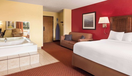 Suite, 1 King Bed, Non Smoking, Jetted Tub (with Whirlpool Tub)