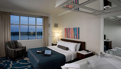 Suite, 1 King Bed, Smoking