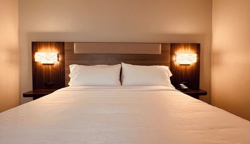 Suite, 1 King Bed, Accessible Bathtub (Mobility)