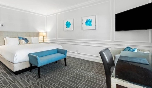 King Deluxe Poolside Room