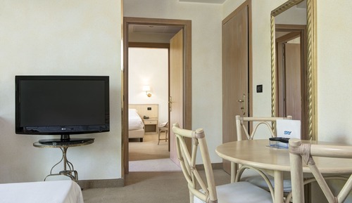 Family Quadruple Room (2 Adults and 2 Children)
