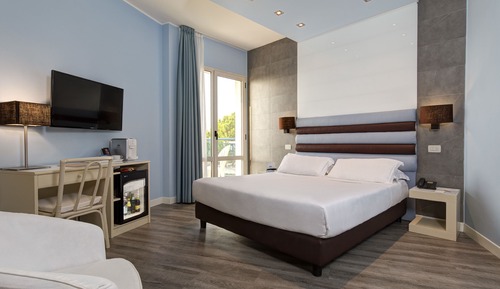 Deluxe Double Room, Partial Sea View