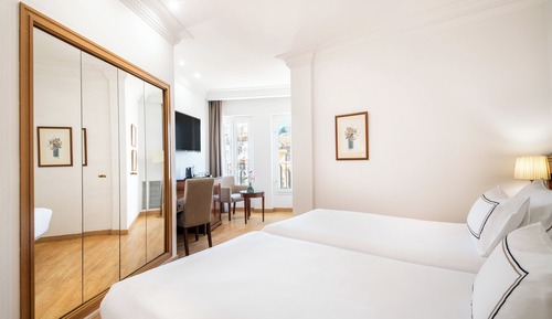 Classic Room (Plaza Views)