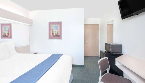 Standard Room, 1 Queen Bed, Non Smoking