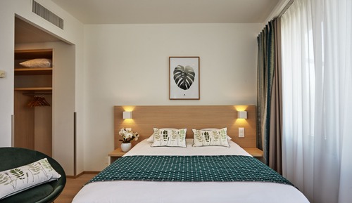 Single Room, Balcony