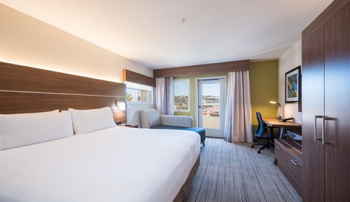 Standard Room, 1 King Bed, Balcony (Extra Floor Space)