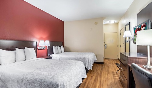 Standard Room, 2 Queen Beds (Smoke Free)