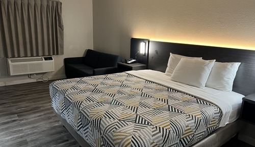 Standard Room, 1 King Bed, Accessible, Non Smoking
