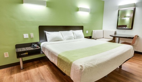 Standard Room, 1 King Bed, Accessible, Non Smoking