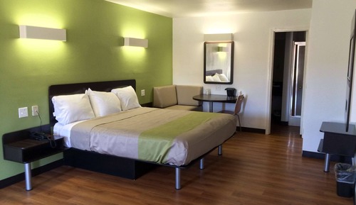 Deluxe Room, 1 King Bed, Smoking, Kitchenette