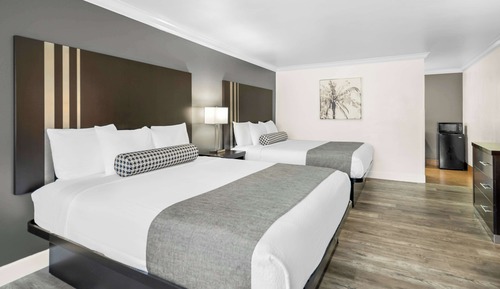 Standard Room, Multiple Beds, Non Smoking, Corner