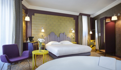 Deluxe room, Place de la Comedie view