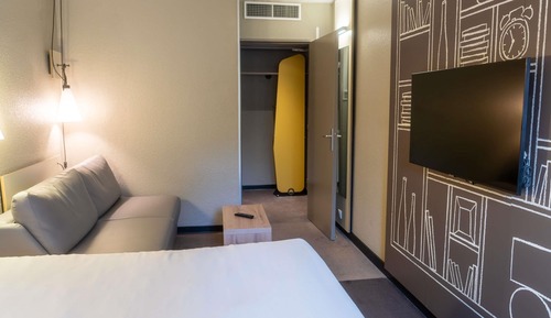 Standard Room, 1 King Bed