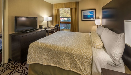 Suite, 1 King Bed with Sofa bed, Non Smoking, Refrigerator & Microwave (with Sofabed)