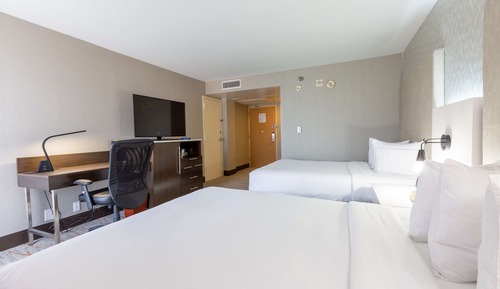 Room, 2 Queen Beds, Accessible (Mobility/Hearing, Roll In Shower)