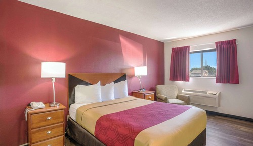 Room, 1 Queen Bed, Non Smoking (Senior room)