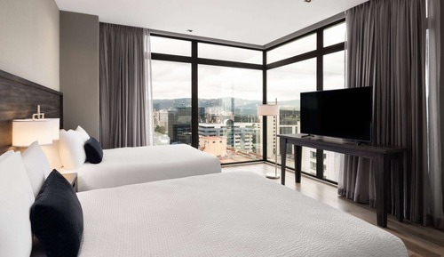 Business Suite, 2 Queen Beds, Non Smoking